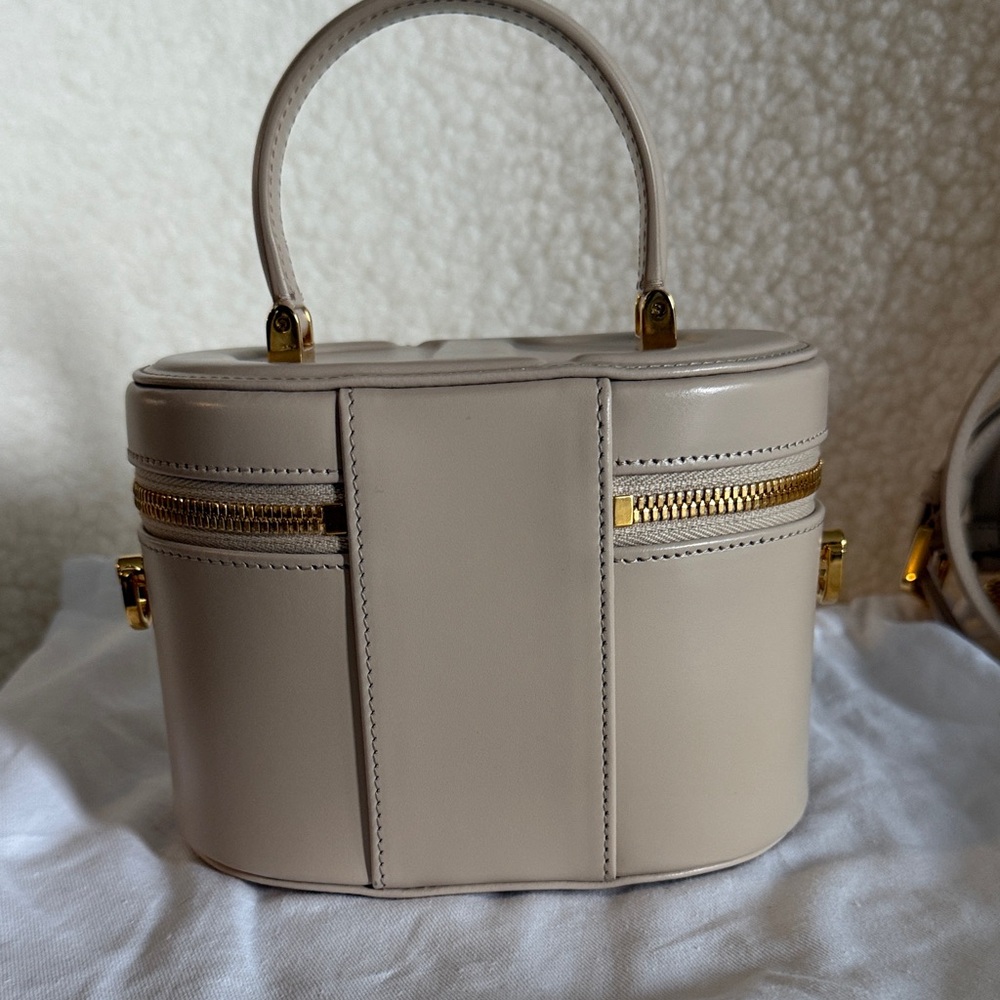 CD Signature Vanity Case - Picture 6 of 11